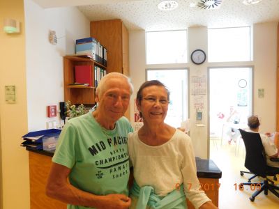 Frau J. und Ihr Mann verabschieden sich zu ihrem Ausflug